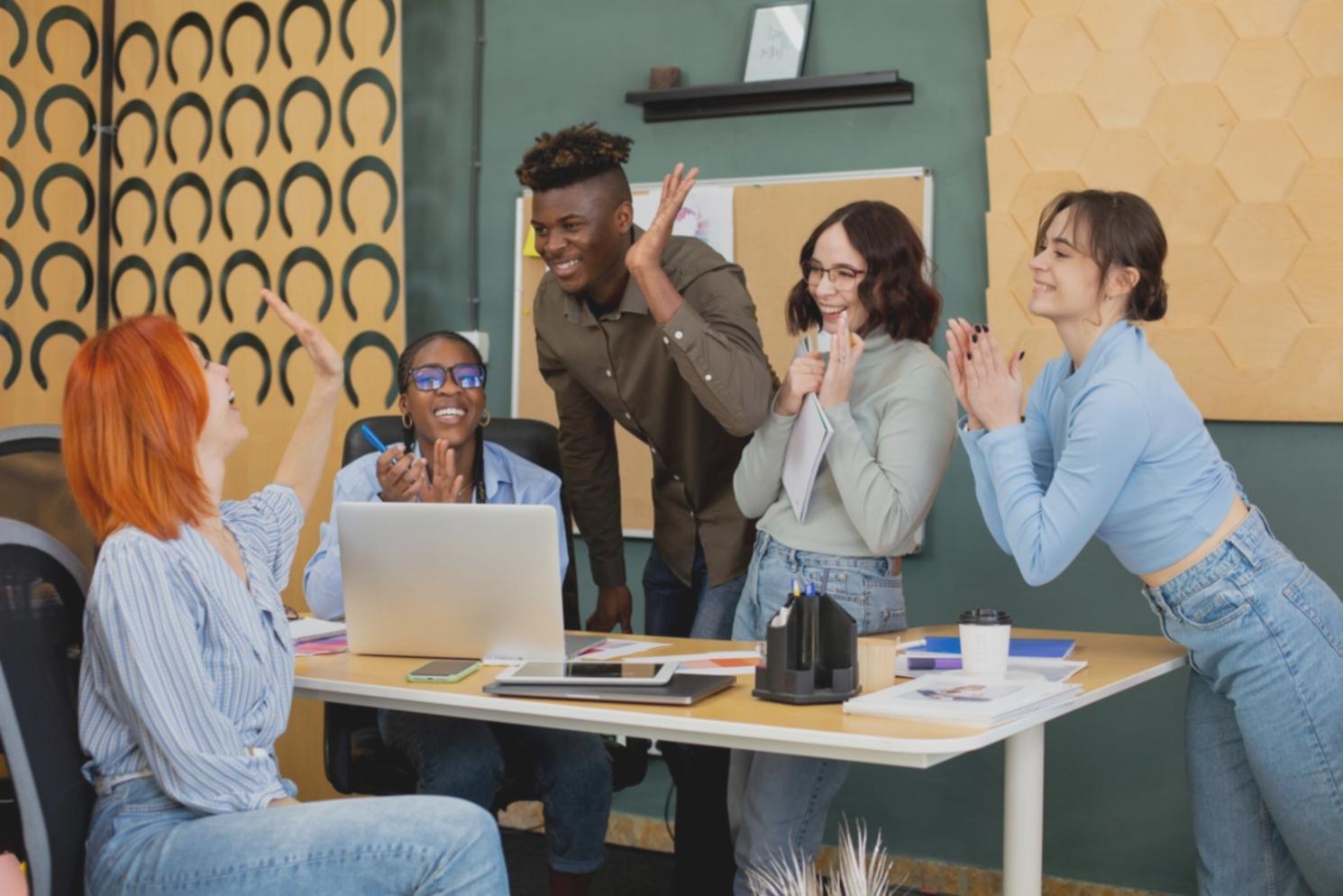 Анализ финансовых показателей и статистики